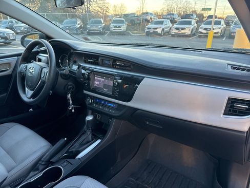Used 2015 Toyota Corolla LE image 14