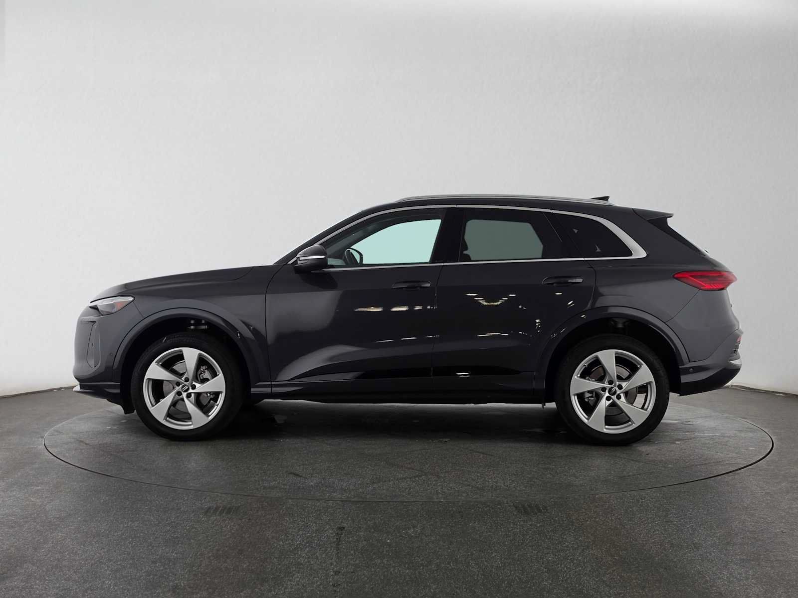 Used 2025 Audi Q5 Premium Plus w/ Premium Plus AWD/4WD image 6
