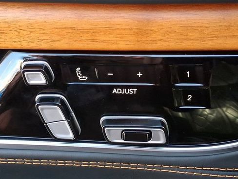 Used 2022 Jeep Grand Wagoneer Series III image 35