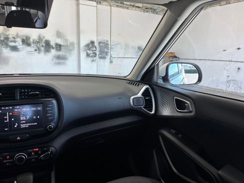 Used 2025 Kia Soul LX w/ LX Technology Package image 33