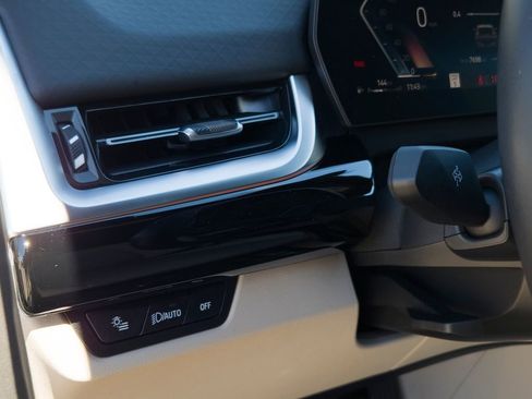 Used 2025 BMW X2 xDrive28i w/ Convenience Package image 17