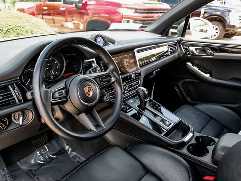 Used 2024 Porsche Macan AWD/4WD image 11