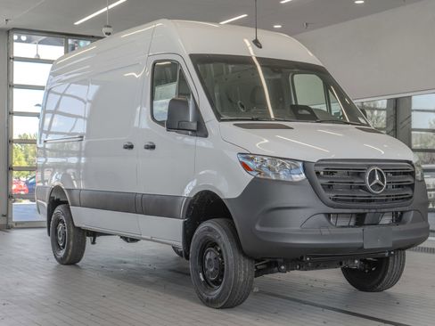 Used 2025 Mercedes-Benz Sprinter 2500 image 21