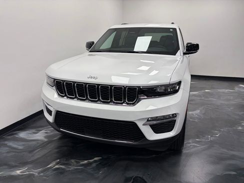 Used 2025 Jeep Grand Cherokee Limited image 3