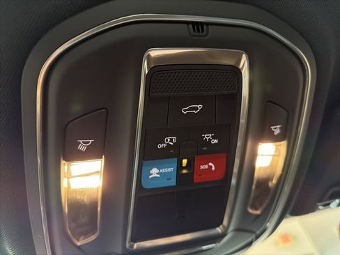 Used 2024 Jeep Grand Cherokee L Limited w/ Black Appearance Package image 11