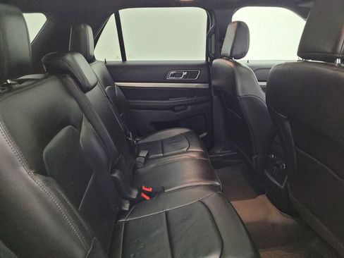 Used 2018 Ford Explorer XLT w/ Equipment Group 202A AWD/4WD image 19