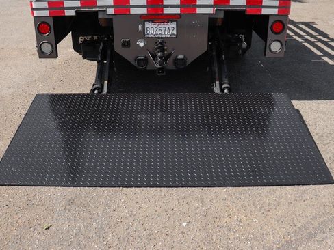 Used 2016 Ford F550 4x4 Crew Cab Super Duty w/ XLT Interior Package image 10