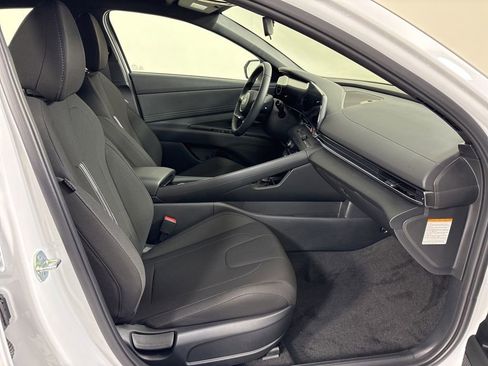 Used 2025 Hyundai Elantra SEL FWD image 12