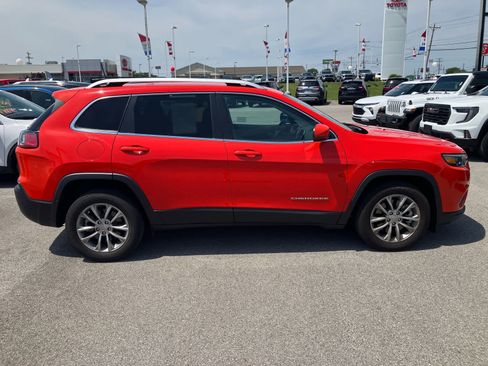 Used 2021 Jeep Cherokee Latitude Lux w/ Comfort/Convenience Group FWD image 8