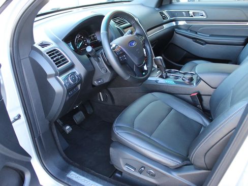 Used 2016 Ford Explorer Limited w/ Equipment Group 301A AWD/4WD image 11