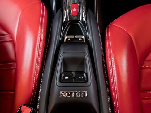 Used 2022 Ferrari F8 Tributo RWD image 27