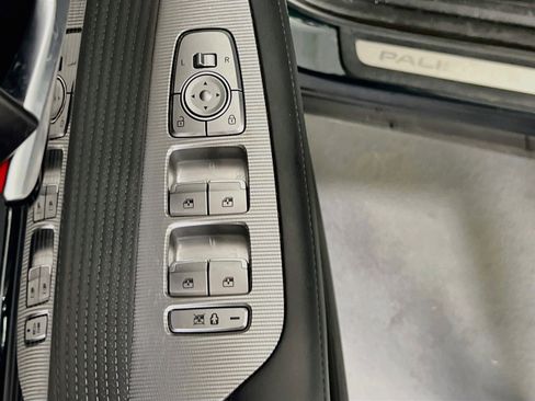 Used 2023 Hyundai Palisade Calligraphy w/ Winter Package image 18