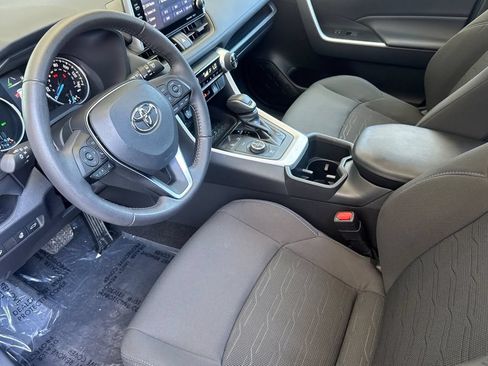 Used 2022 Toyota RAV4 SE w/ Convenience Package AWD/4WD image 9