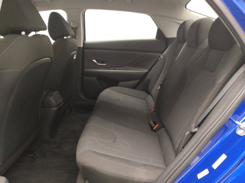 Used 2023 Hyundai Elantra SE FWD image 18