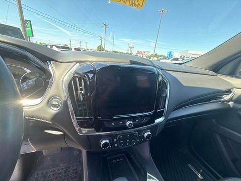 Used 2023 Chevrolet Traverse LT FWD image 23