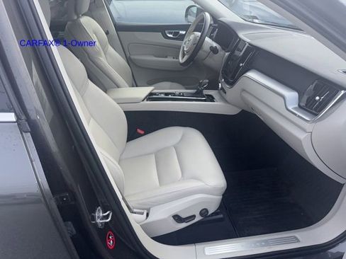 Used 2018 Volvo XC60 T5 Momentum w/ Convenience Package AWD/4WD image 3