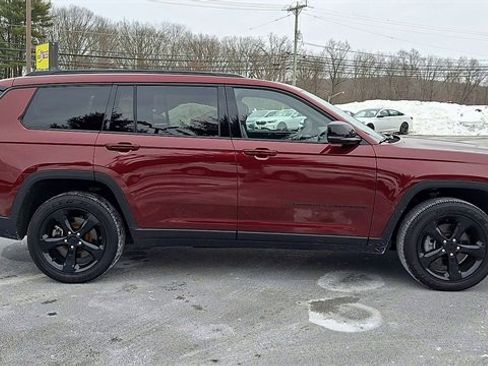 Used 2023 Jeep Grand Cherokee L Laredo image 9