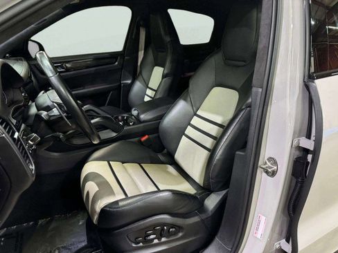 Used 2022 Porsche Cayenne Turbo GT image 33