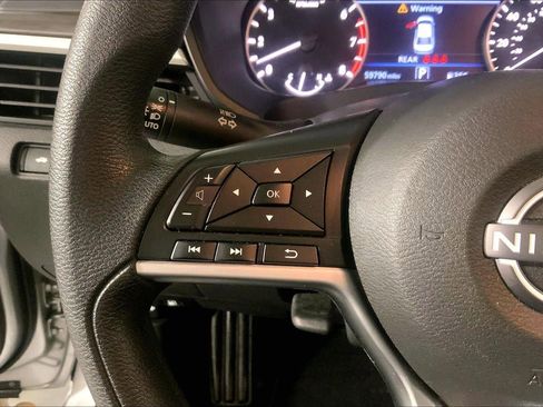 Used 2024 Nissan Altima 2.5 SV AWD/4WD image 18
