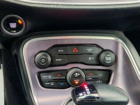 Used 2018 Dodge Challenger SXT image 18