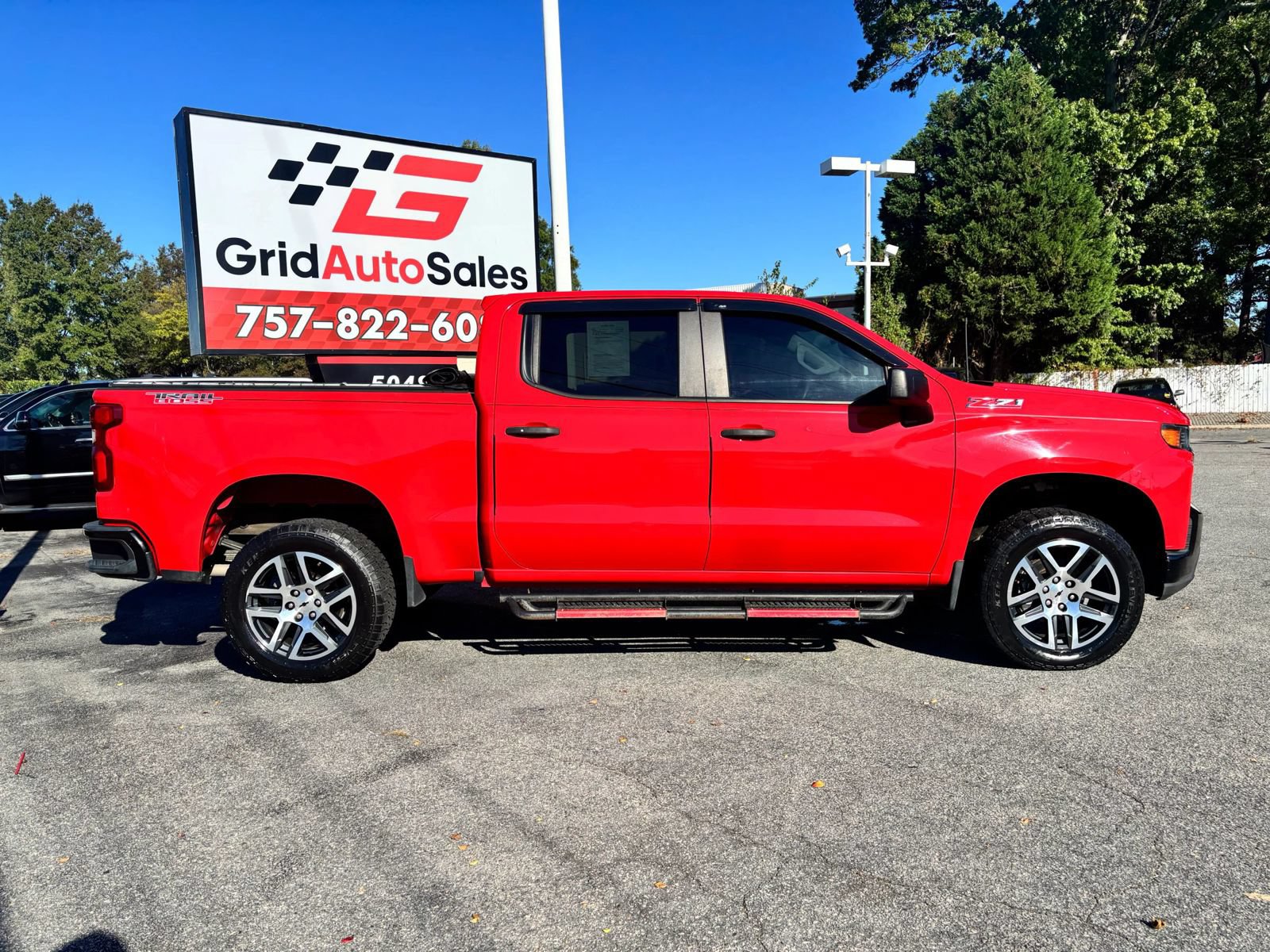 Used 2020 Chevrolet Silverado 1500 Custom Trail Boss w/ Custom Convenience Package AWD/4WD image 2