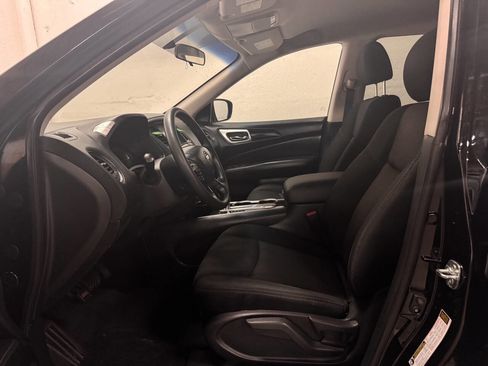 Used 2020 Nissan Pathfinder S image 12