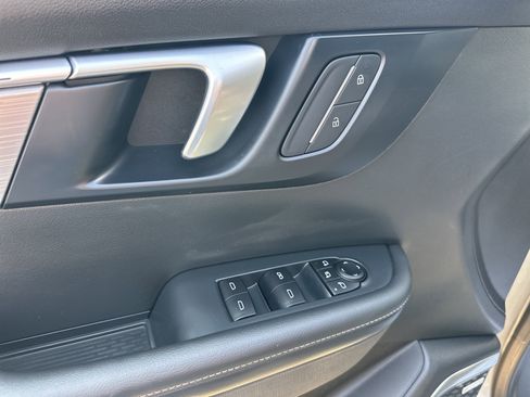 Used 2025 Buick Enclave Preferred AWD/4WD image 9
