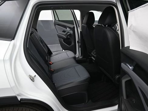 New 2026 Volkswagen Tiguan SE FWD image 13