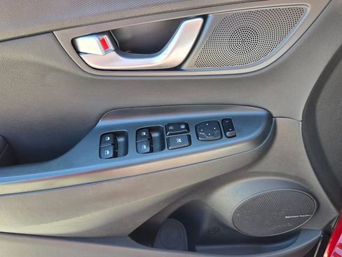 Used 2022 Hyundai Kona Limited FWD image 34