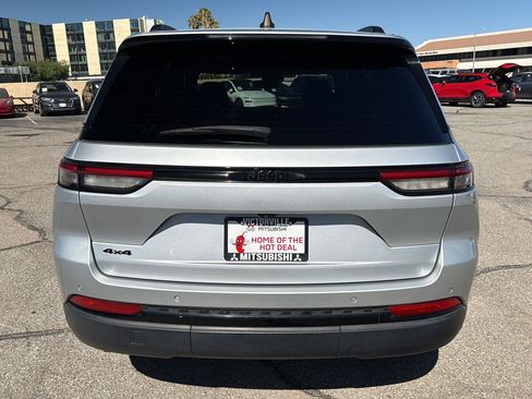 Used 2023 Jeep Grand Cherokee Altitude AWD/4WD image 6