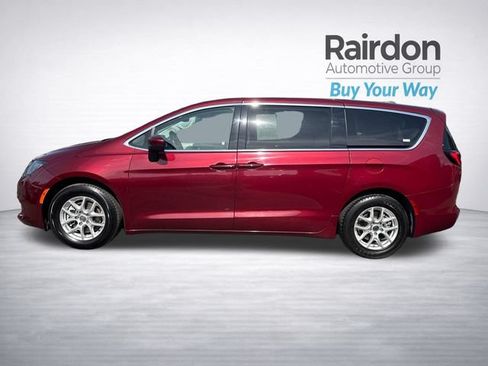 Used 2023 Chrysler Voyager LX FWD image 4