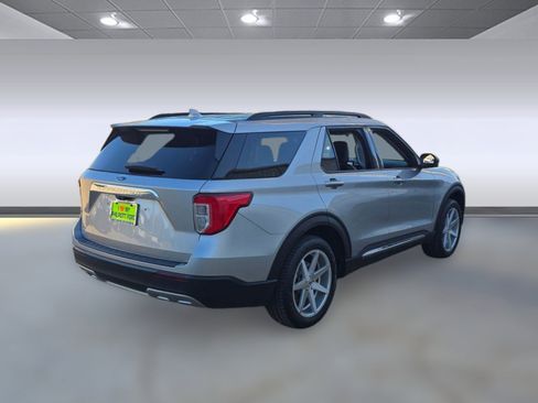 Used 2020 Ford Explorer XLT w/ Equipment Group 202A image 8