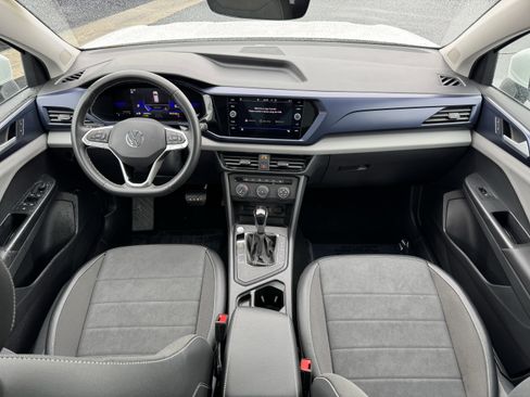 Certified 2022 Volkswagen Taos SE image 33