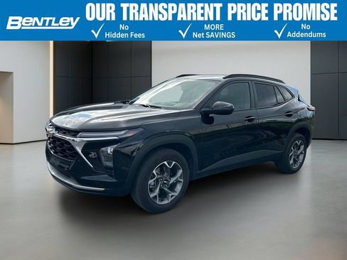 Used 2026 Chevrolet Trax LT FWD image 1