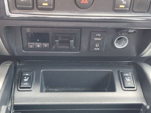 Used 2018 Nissan Titan SV w/ SV Convenience Package image 20