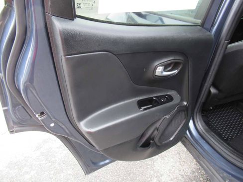 Used 2020 Jeep Renegade Altitude FWD image 16