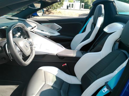 Used 2022 Chevrolet Corvette Stingray Preferred Conv w/ Z51 Performance Package RWD image 17