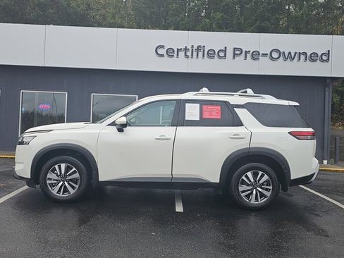 Certified 2023 Nissan Pathfinder SL w/ Lighting Package (N92) image 2