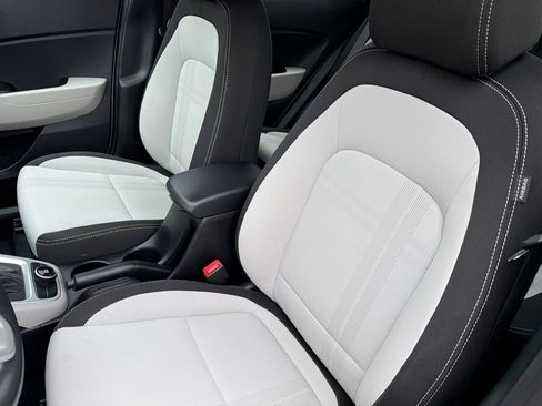 Certified 2023 Hyundai Venue SEL FWD image 18