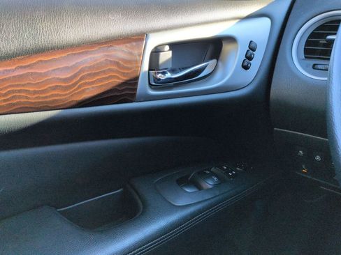 Used 2020 Nissan Pathfinder Platinum image 26