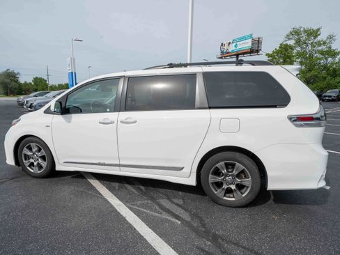 Used 2019 Toyota Sienna SE w/ SE Preferred Package AWD/4WD image 4