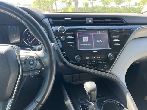 Used 2020 Toyota Camry SE image 31