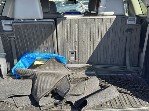 Certified 2024 Toyota Highlander XLE image 30