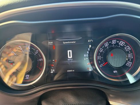 Used 2019 Dodge Challenger SXT image 18