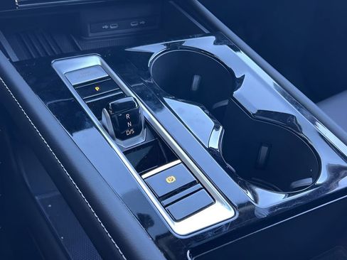 Certified 2025 Volkswagen Atlas SEL image 20