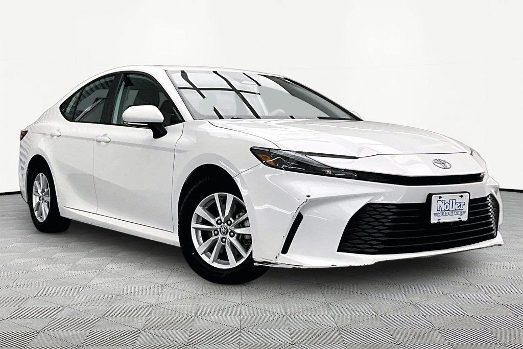Used 2025 Toyota Camry LE FWD image 12
