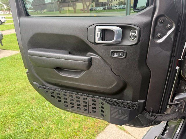 Used 2024 Jeep Gladiator Mojave w/ Convenience Group AWD/4WD image 17