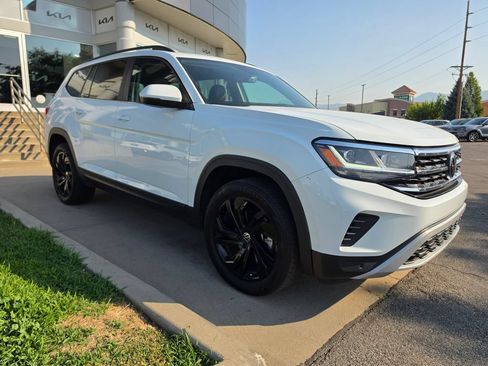 Used 2023 Volkswagen Atlas SE w/ Panoramic Sunroof Package AWD/4WD image 3