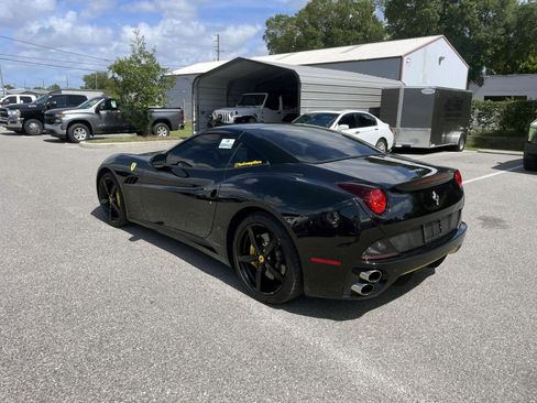 Used 2014 Ferrari California RWD image 3
