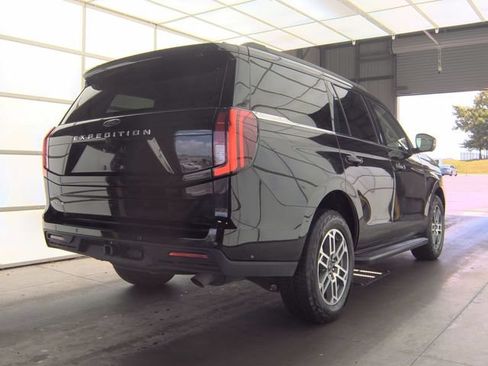 Used 2025 Ford Expedition Active AWD/4WD image 13